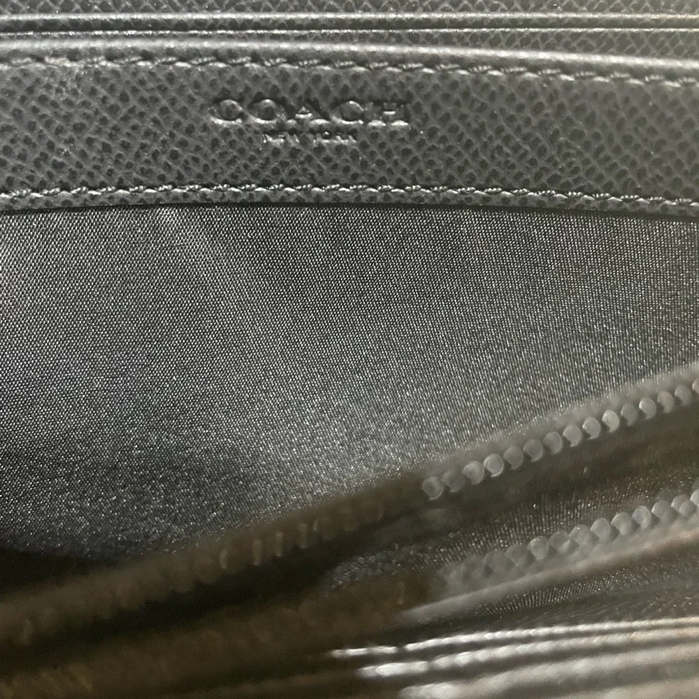 Coach Turnlock Bow Leather Zip Wallet in Chalk - Picture 6 of 9